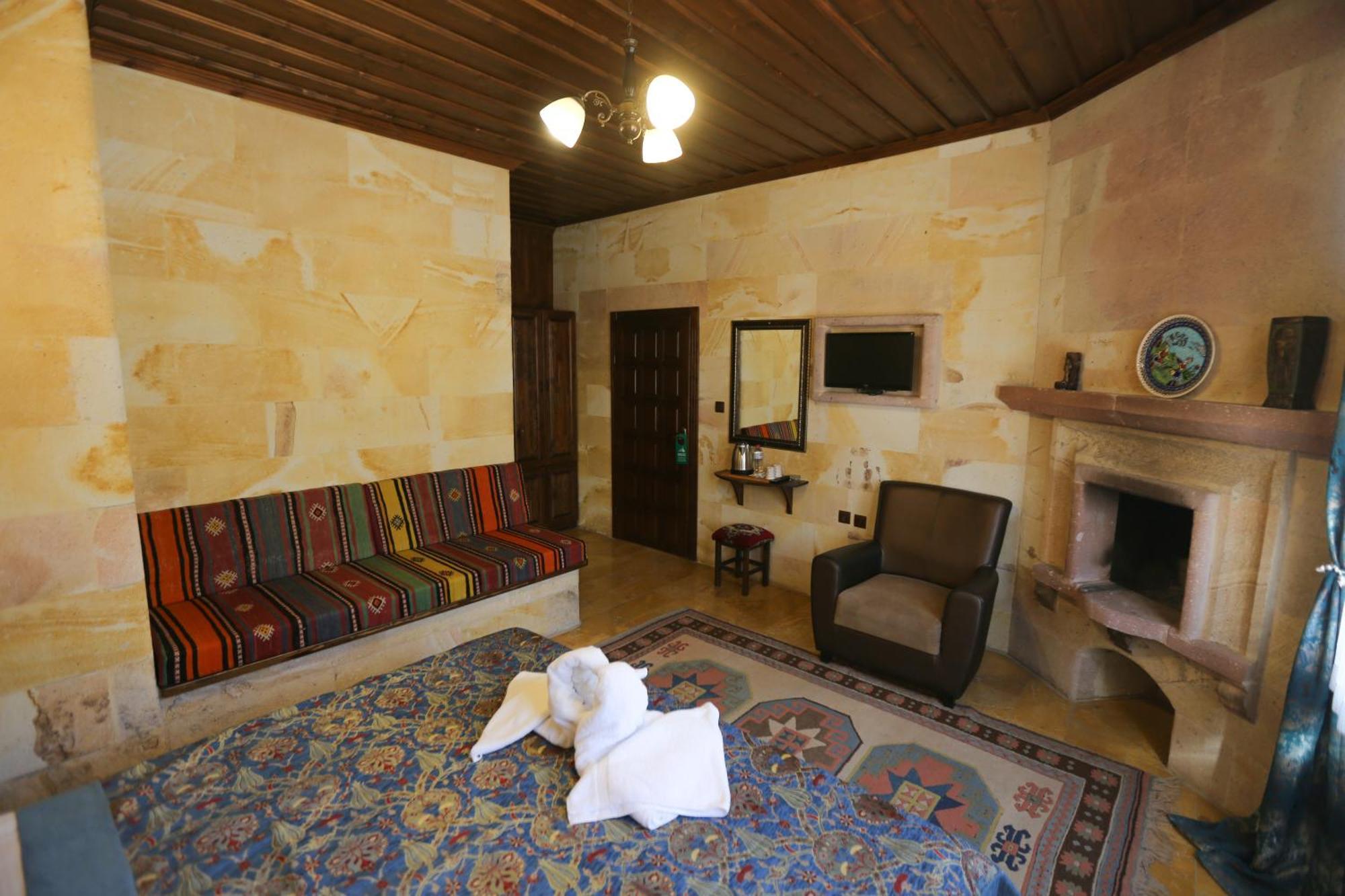 Akuzun Stone Hotel Юргюп Екстериор снимка